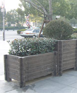公路旁边黑色连体防腐木花箱HT-HX180